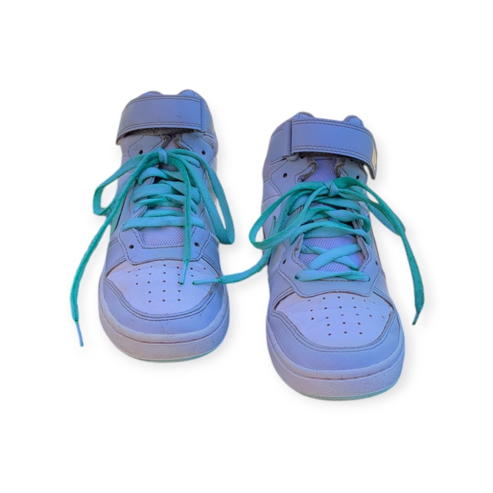 Nike - Picture 2 of 3